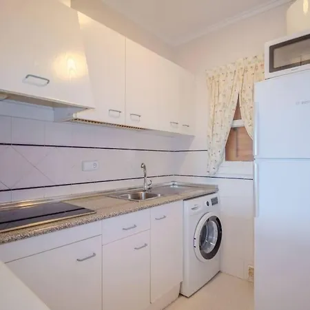 En Con Piscina Y A 100 Metros De La Playa Апартаменты Торевьиа