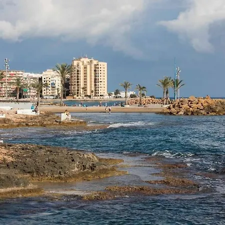 En Con Piscina Y A 100 Metros De La Playa Apartment *