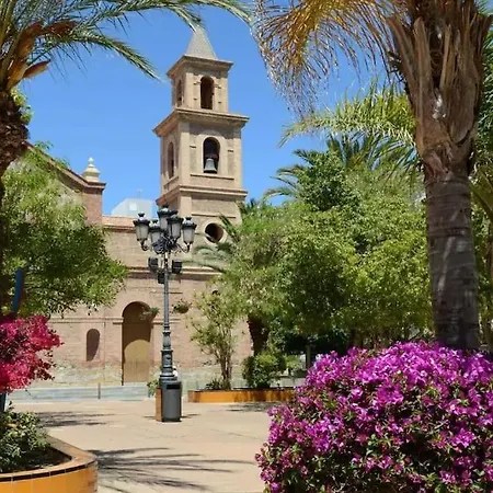 En Con Piscina Y A 100 Metros De La Playa