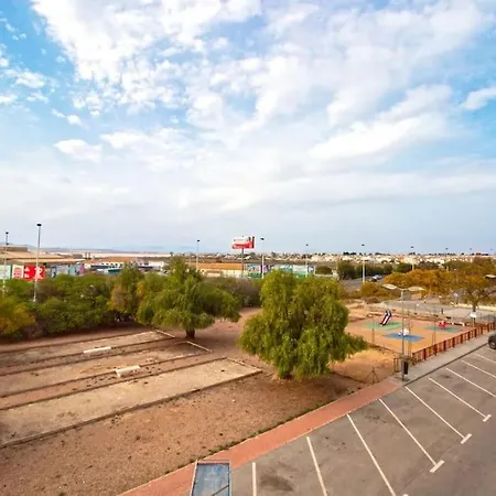 En Con Piscina Y A 100 Metros De La Playa Appartement *