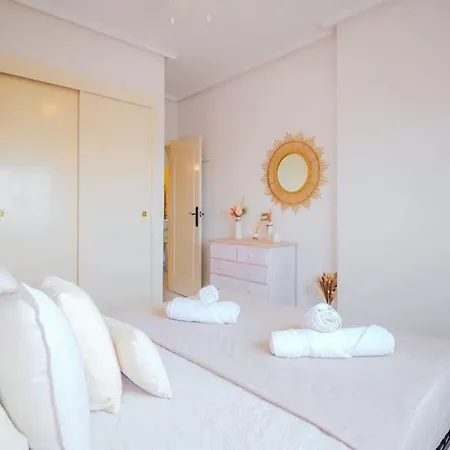 En Con Piscina Y A 100 Metros De La Playa Apartman