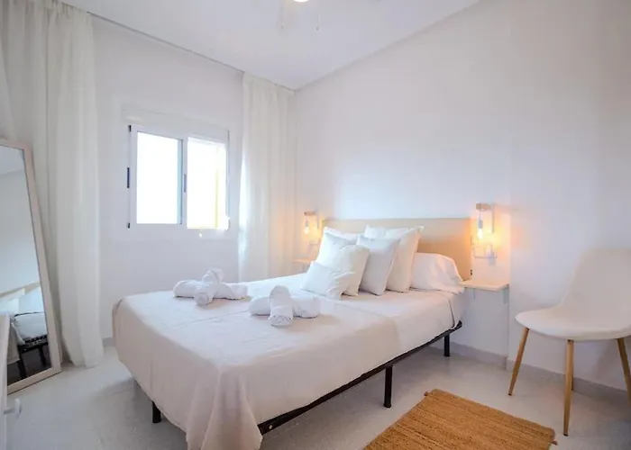 En Con Piscina Y A 100 Metros De La Playa Torrevieja