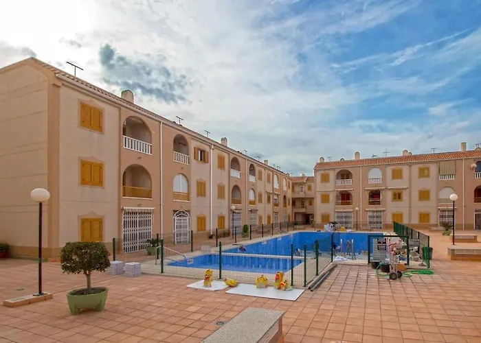 Appartement En Con Piscina Y A 100 Metros De La Playa Torrevieja